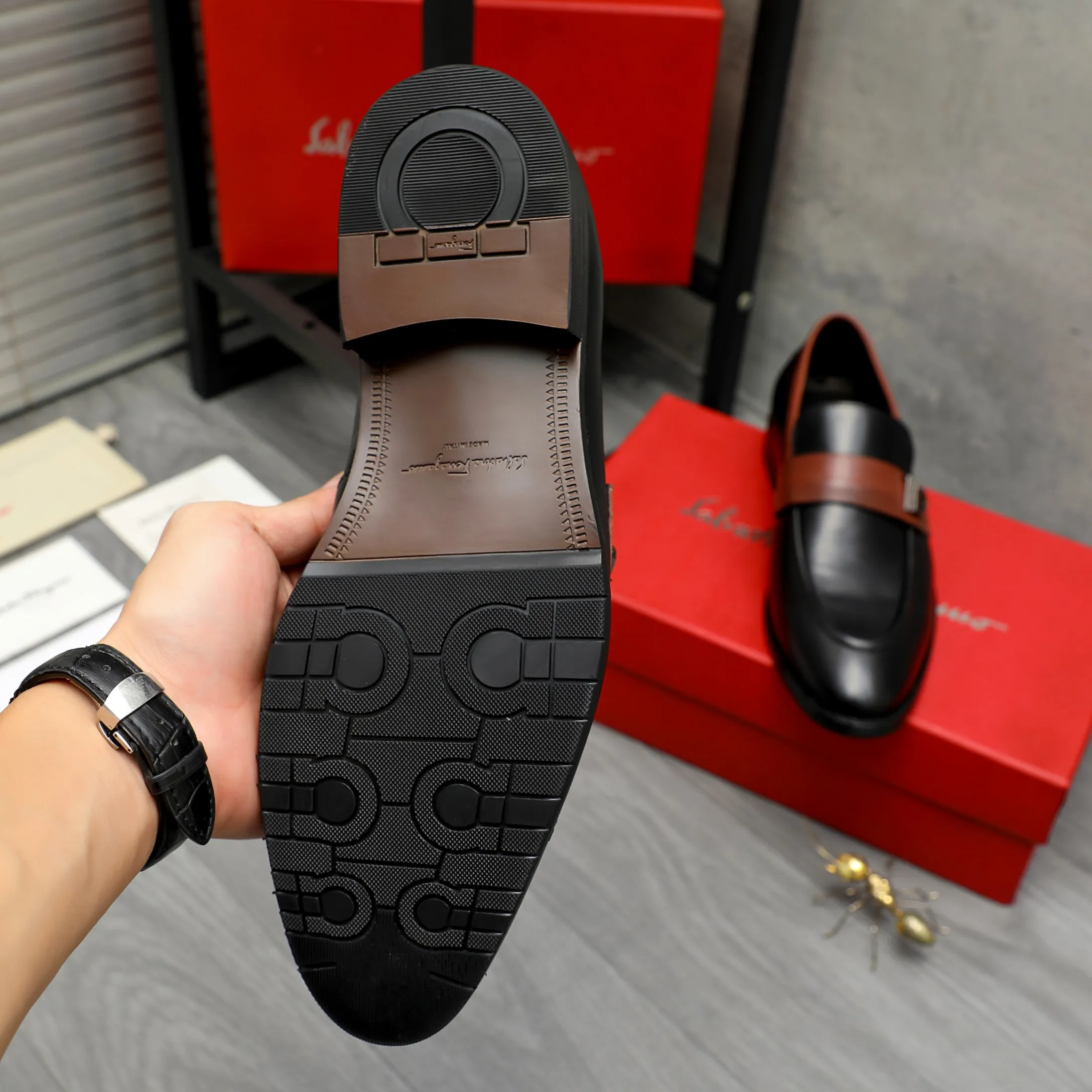 Men's men's shoes💰460 Product trademark: Ferragamo "Ferragamo" business slip-on leather shoes Regular size: 39-44 Product materials: Selected high-quality cowhide upper, cowhide lining, original outsole